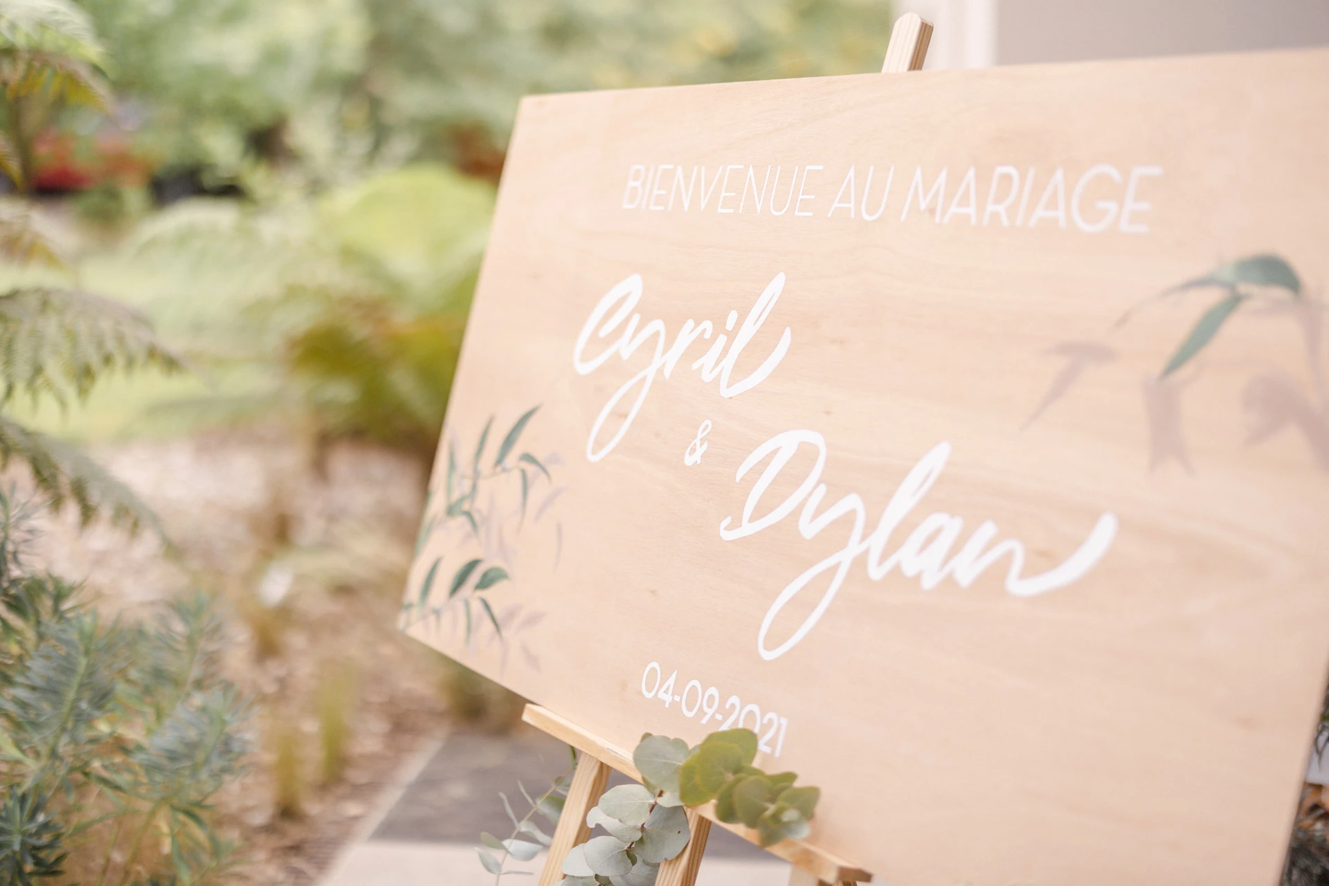 écriture marron gris